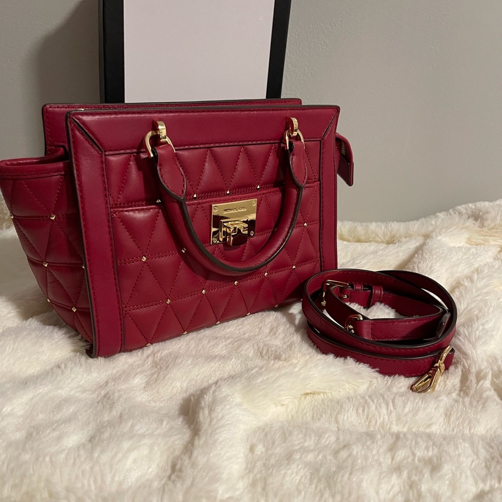 🤩HARD TO FIND🤩💯% AUTHENTIC Practically new: Limited Edition Vivianne SMALL